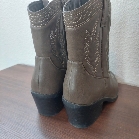 SODA Side Zip Embroidered Western Boots Size 7 - Picture 6 of 8